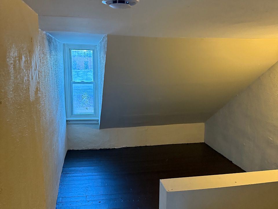 2nd image of 2105 N Peach St