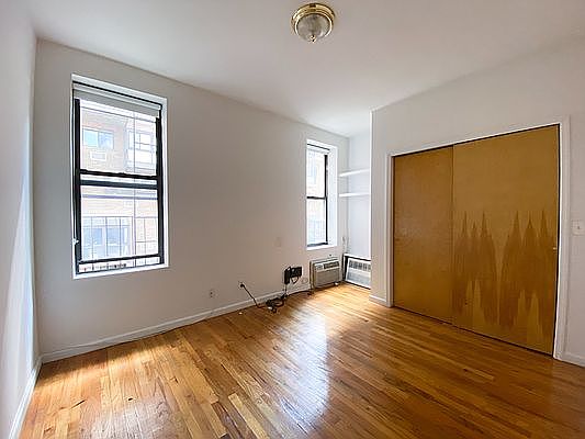 1st image of 19 Charlton St #2
