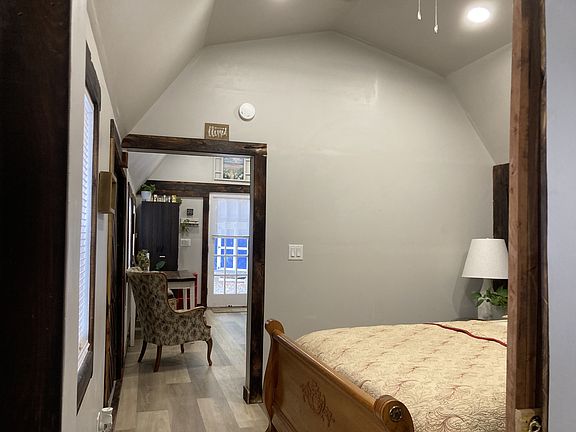3rd image of 2924B Richmond Way