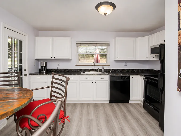 3253 Buffat Mill Rd — Photo 2