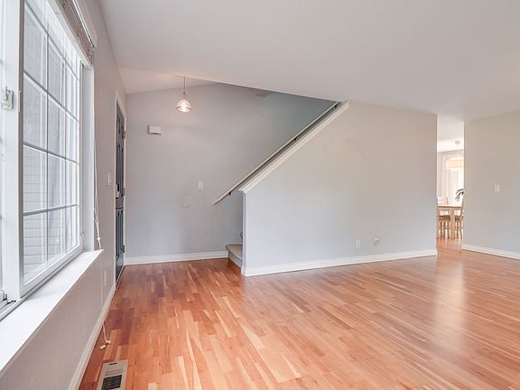 4th image of 16920 Tulip Ln