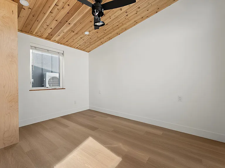 11446 NE Morris St — Photo 4