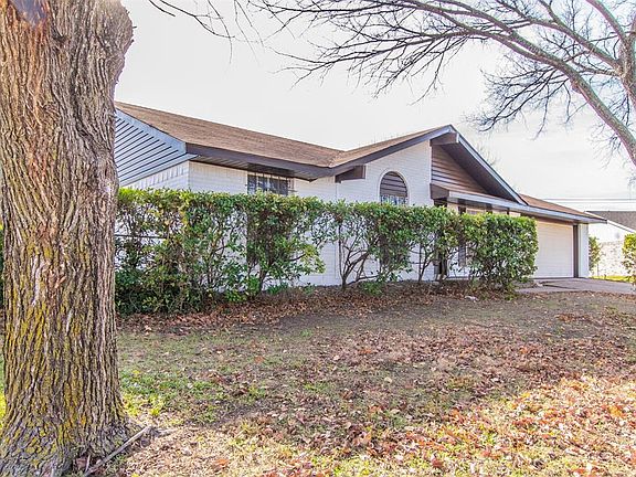 3rd image of 2822 Spiceberry Ln