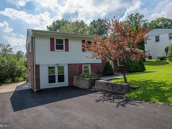3rd image of 23 W Golf Club Ln