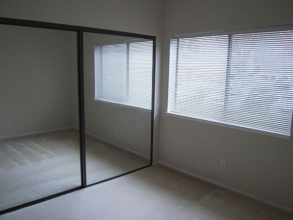 5th image of 1438 Park Entrance Dr