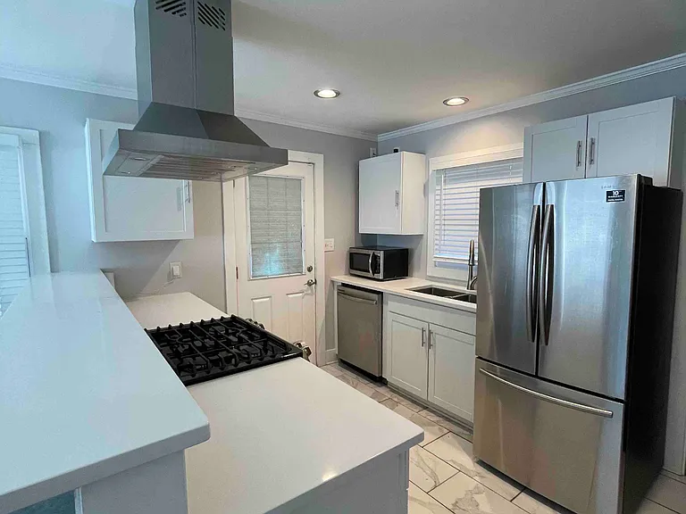 643 Center Hill Ave NW — Photo 3