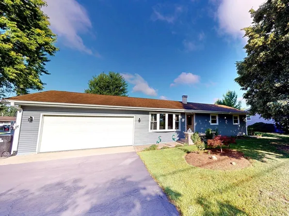 1305 N Chapel Hill Rd, McHenry, IL 60051