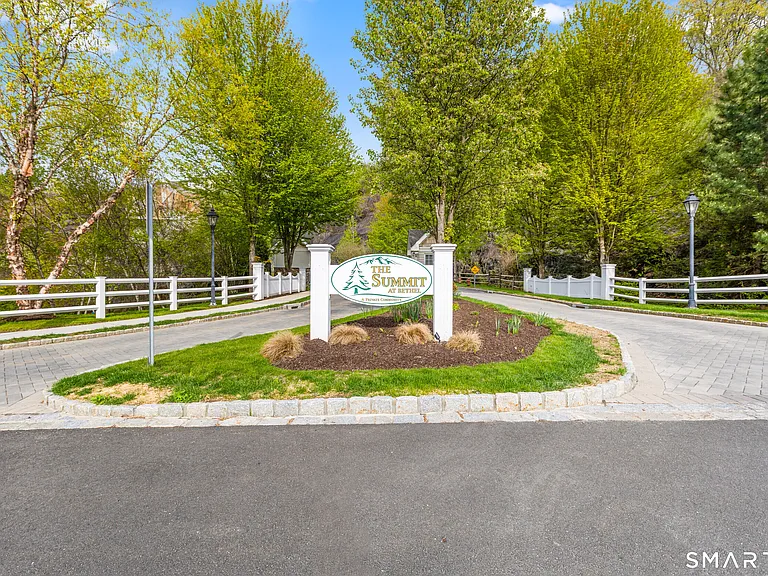 16 Hunting Ridge Ln — Photo 40