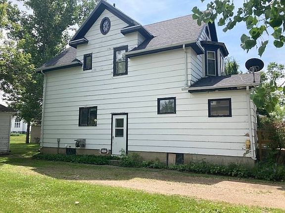 4th image of 130 Main Ave N