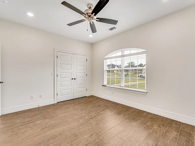1100 Brandon Way — Photo 5