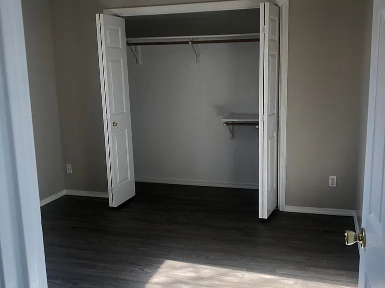 1423 E Dakota Ave — Photo 2