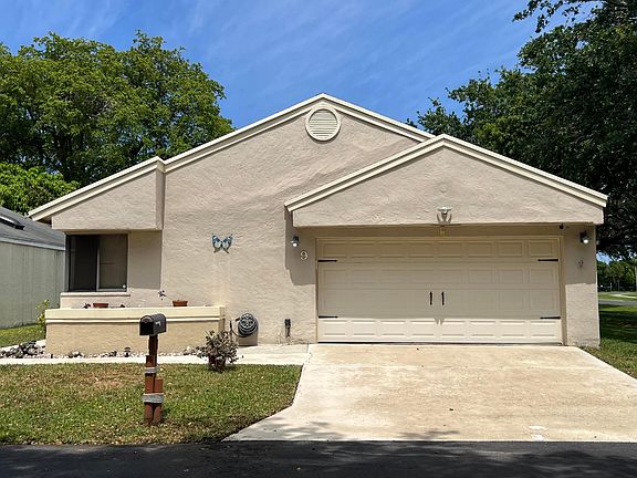 2nd image of 9 W Chesterfield Drive
