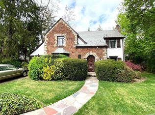 115 Old Mill Rd, Great Neck, NY 11023