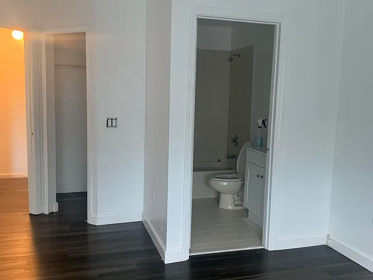 2127 Shoma Dr — Photo 2