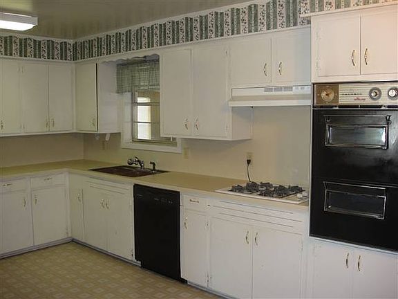 2nd image of 8 Sidney Dr