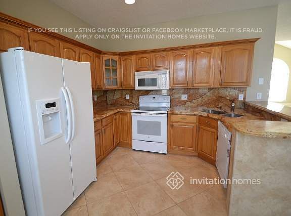5th image of 7988 Lakewood Cove Ct