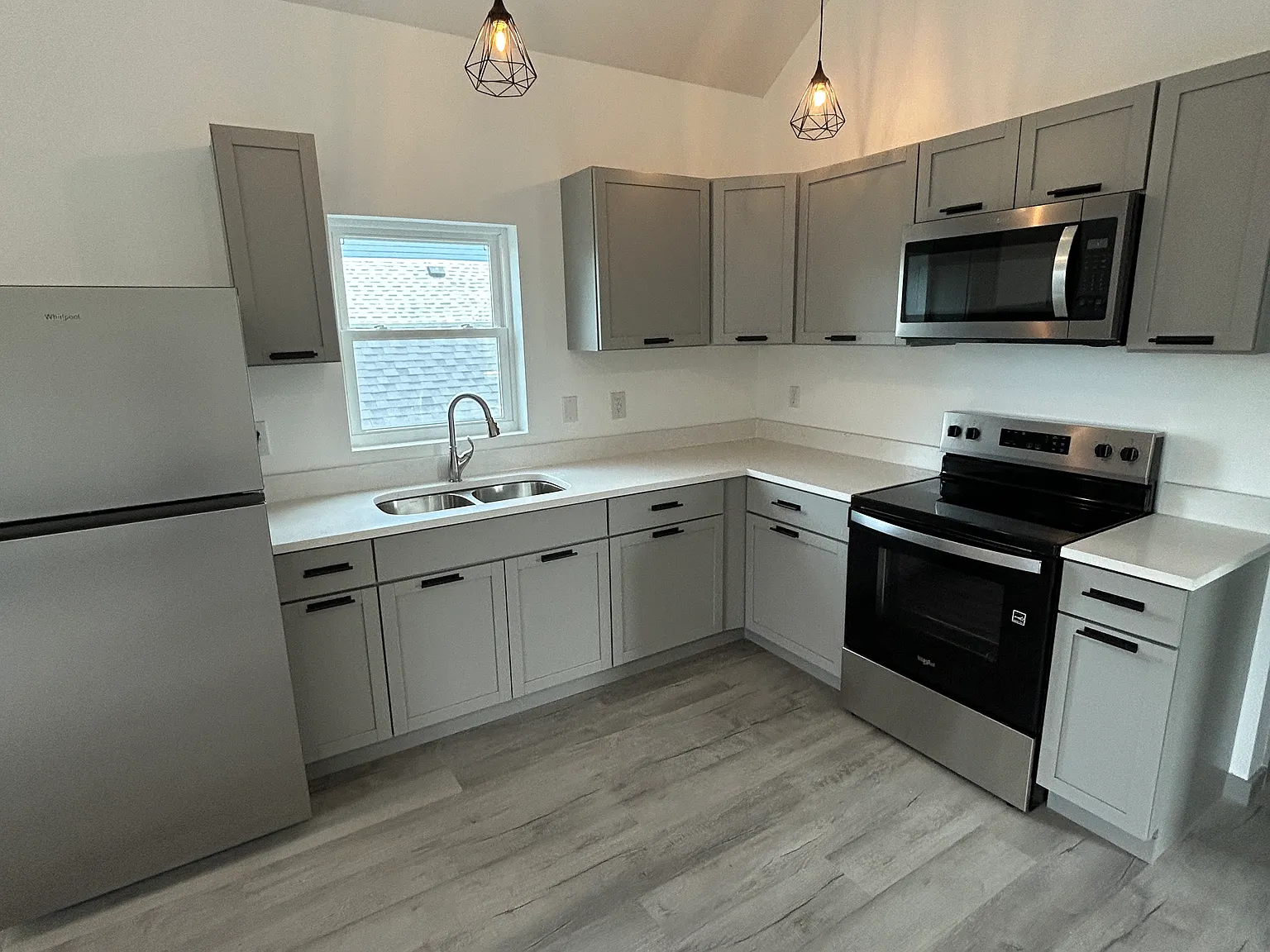 3 bed, $2,000 — Photo 4