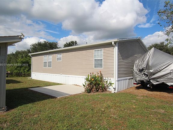 5th image of 1288 Lake Dr W
