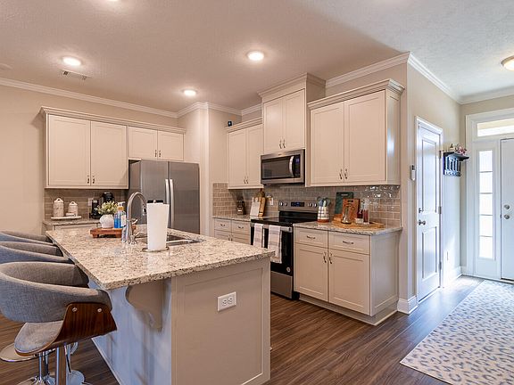 4th image of 612 Vinings Drive
