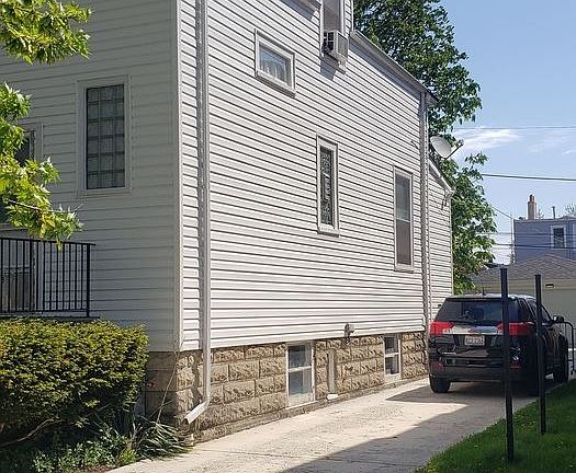 4th image of 2119 S 60th Ct
