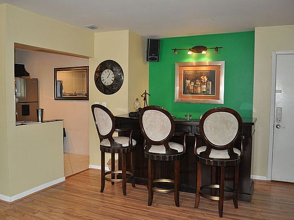 Bar or dining area