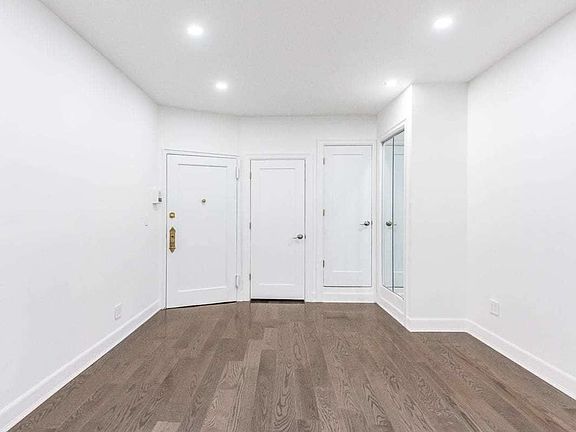 3rd image of 215 W 16th St APT 4RW