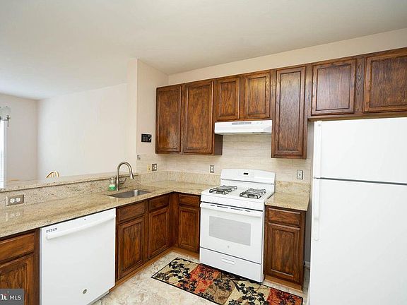 4th image of 2545 Sandbourne Ln