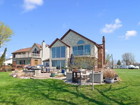 8115 Colony Dr, Clay, MI 48001