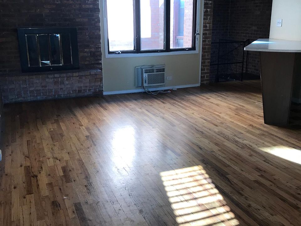 2nd image of 1043 W Oakdale Ave #2