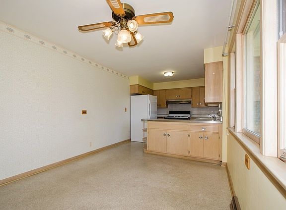 5th image of 4927 N Canfield Ave