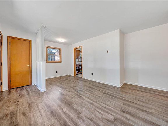 3rd image of 1571 Carlisle Ave SE