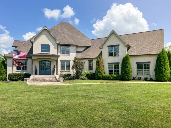 825A Douglas Bend Rd, Gallatin, TN 37066