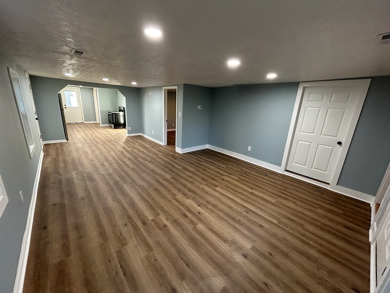 3 bed, 1152 sqft, $2,000 — Photo 3