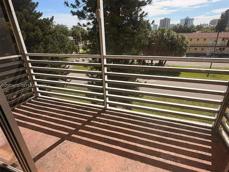20200 NE 27th Ct #35 — Photo 7