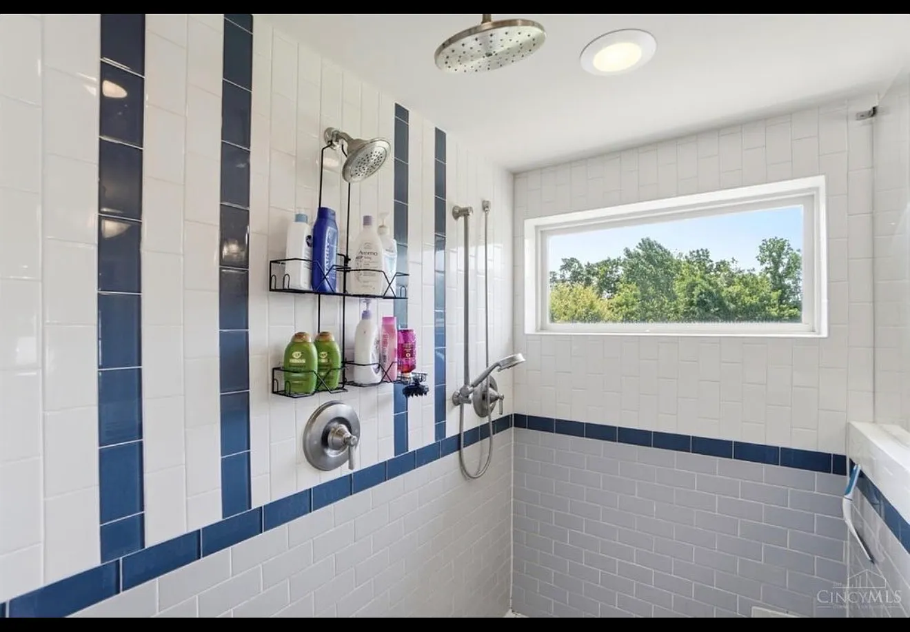 4 bed, 3918 sqft, $4,500 — Photo 3