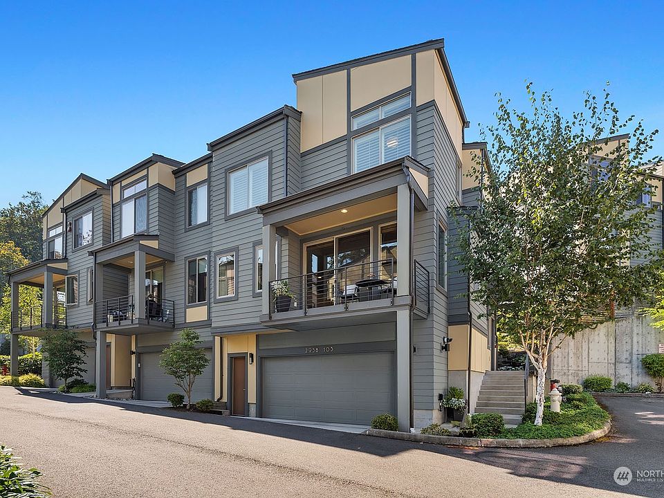 Contemporary 4 bedroom townhouse on Mercer Island >
