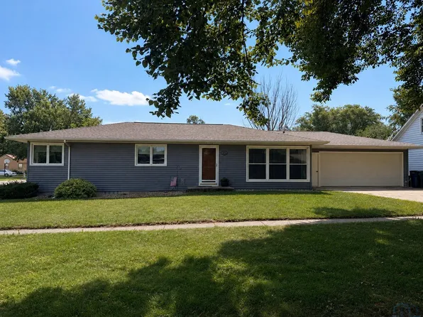 209 Georgia Ave SW, Orange City, IA 51041