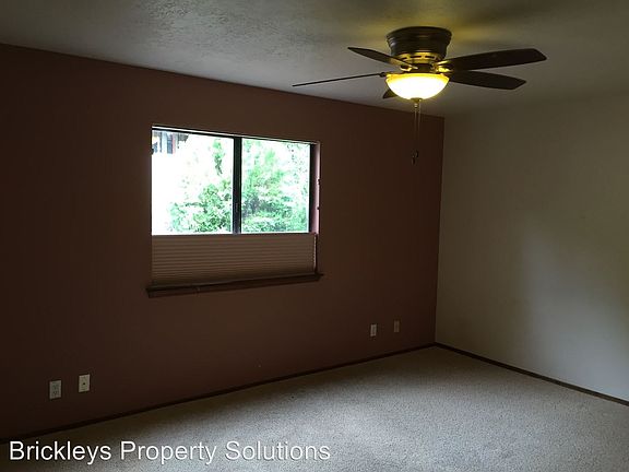 5th image of 11524 Lawson Ct NE