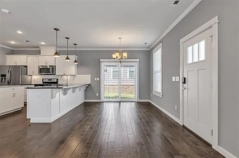 4 bed, 2.5 bath, 1680 sqft, $2,500 — Photo 3