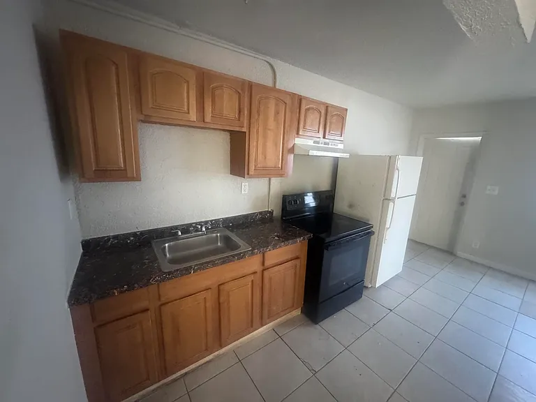 4401 SW 20th St #1-5 — Photo 3