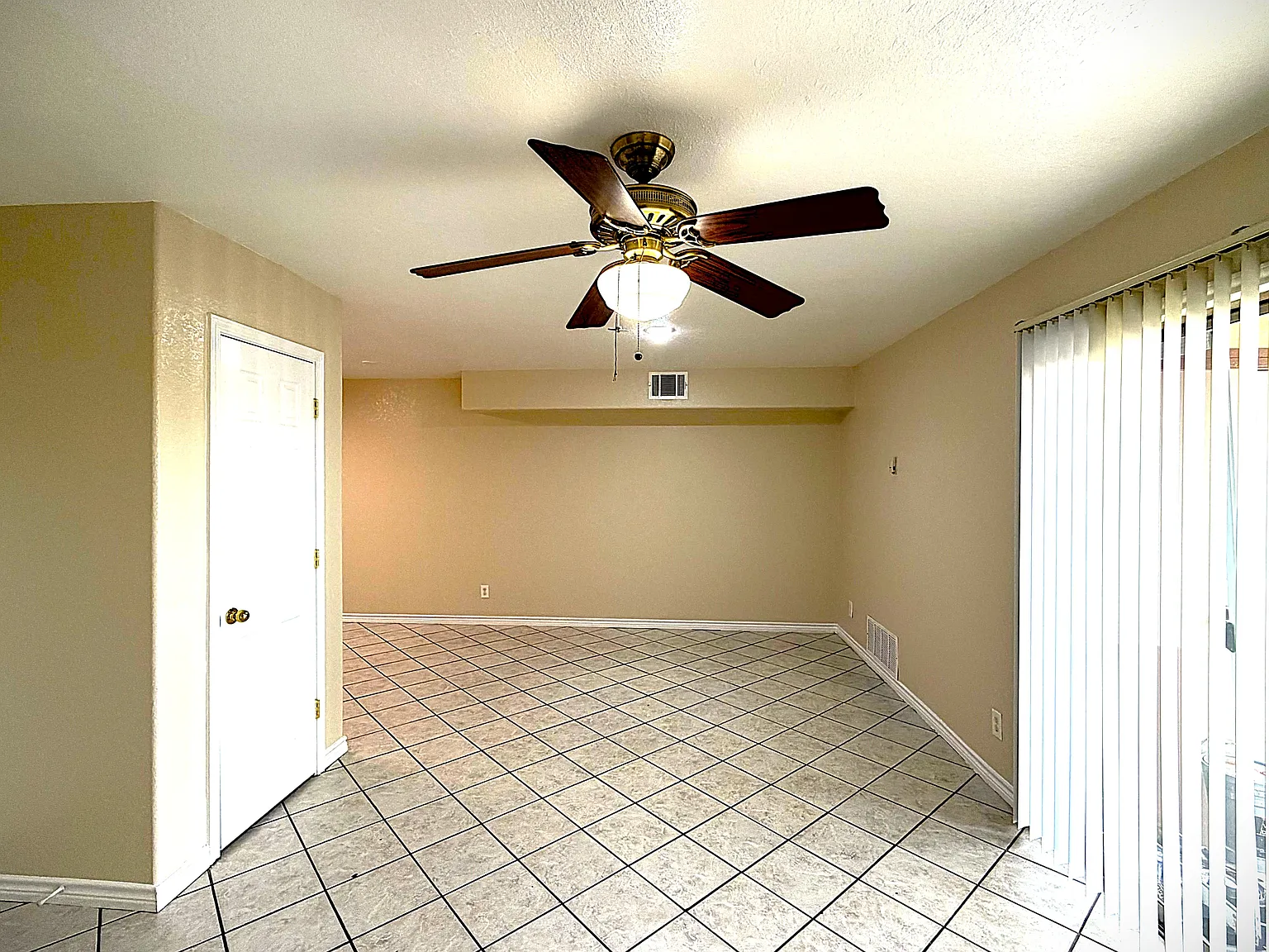 2 bed, 1.5 bath, 924 sqft, $725 — Photo 3