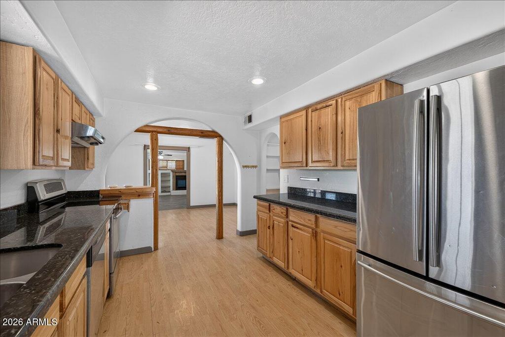 602 W CIRCLE MOUNTAIN Road, Phoenix, AZ - More