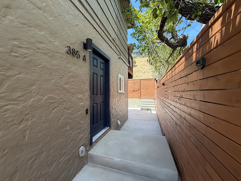 385 Irwin St #385A — Photo 1