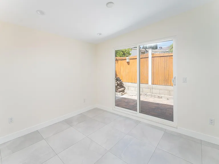 537 Spencer St #A — Photo 9
