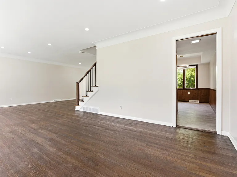 2056 Laurel Hill Dr — Photo 6