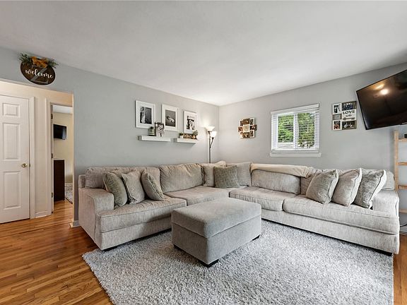 3rd image of 428 Elwood Dr