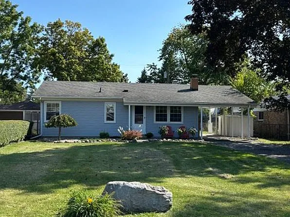 13601 Grandview Dr, Gibraltar, MI 48173