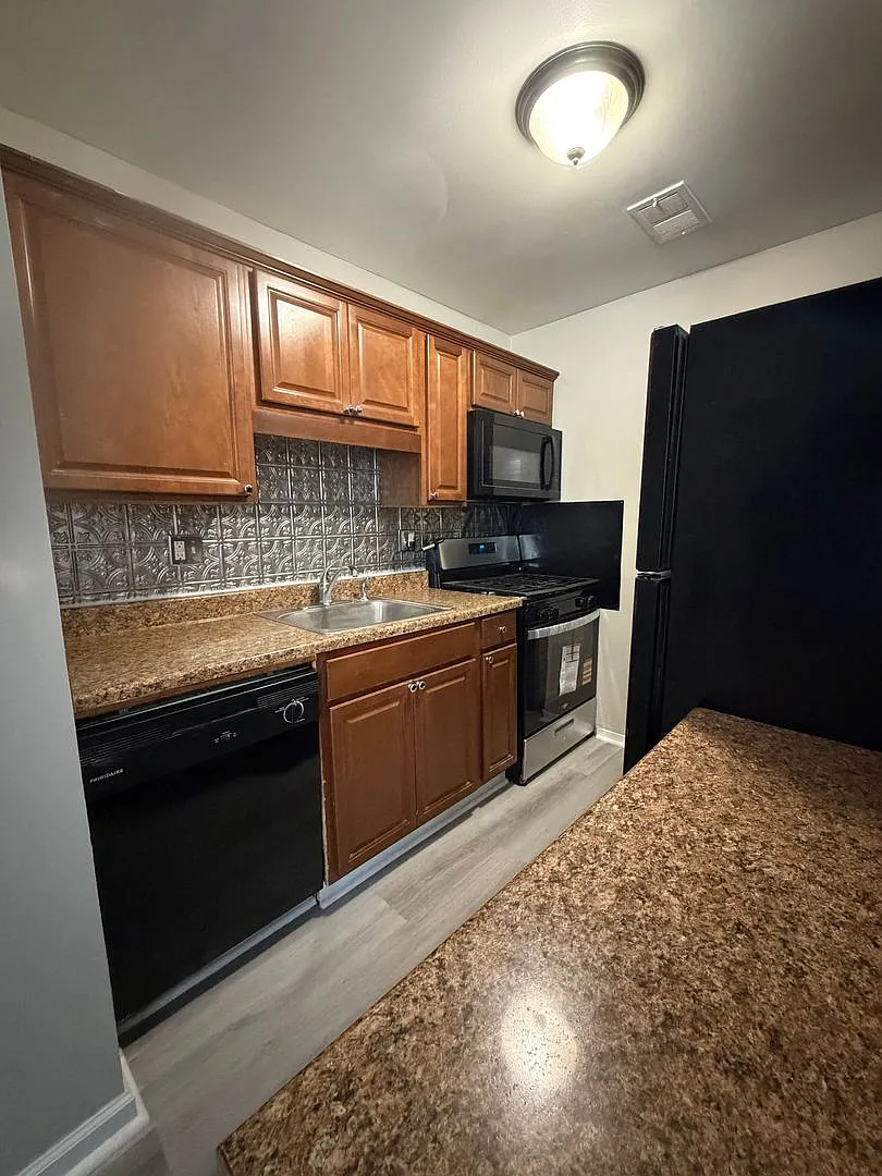 Experience Luxury Living at Bellagio Living II: Modern Apartments in Lawrence, Indiana — Photo 4