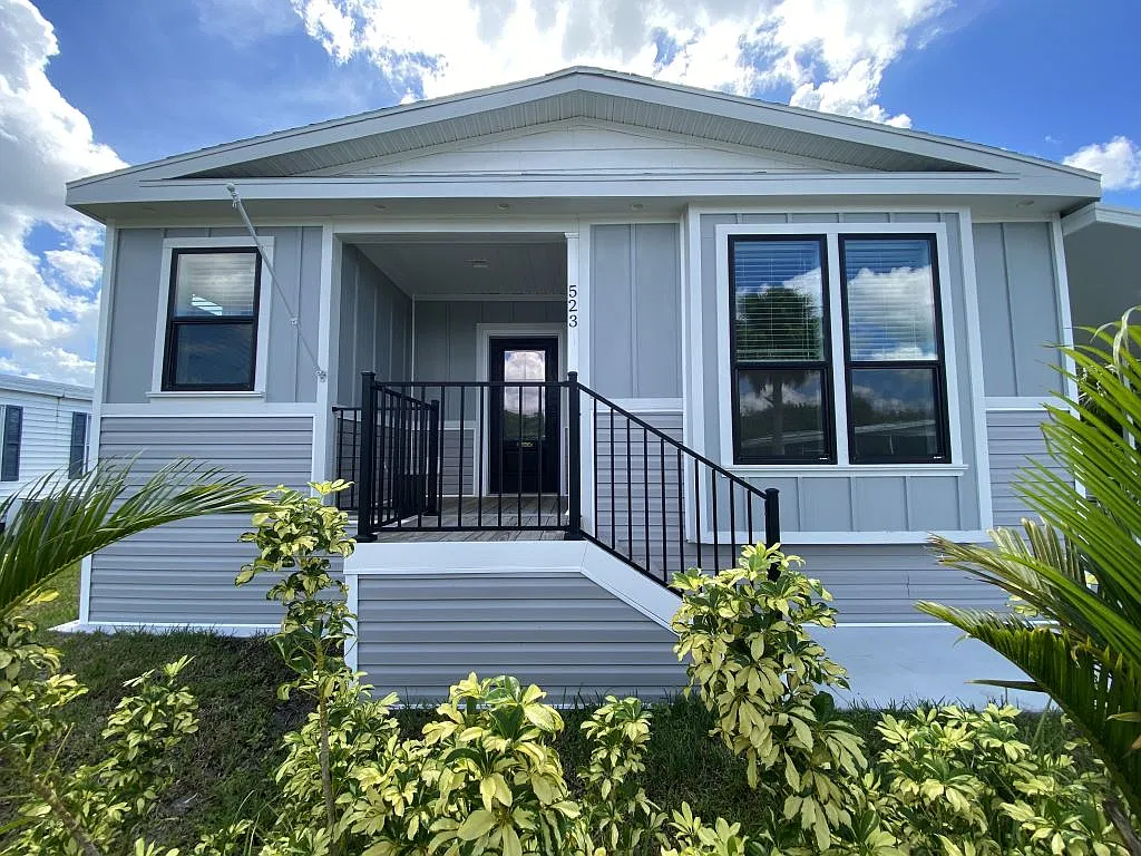 2 bed, 2.0 bath, 1460 sqft, $2,199 — Photo 1