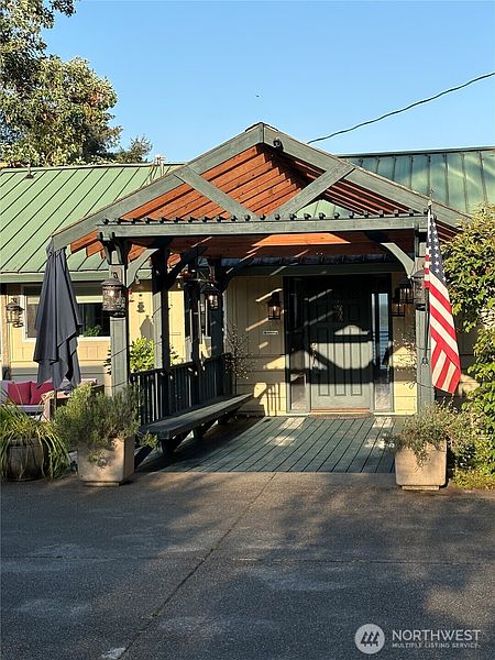 5th image of 7324 Puget Beach Road NE